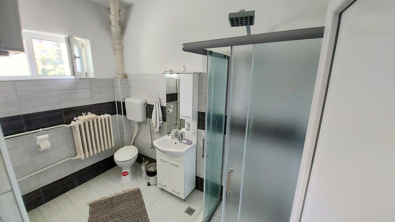 Inner City Two Bedroom Apartment Skopje Esterno foto