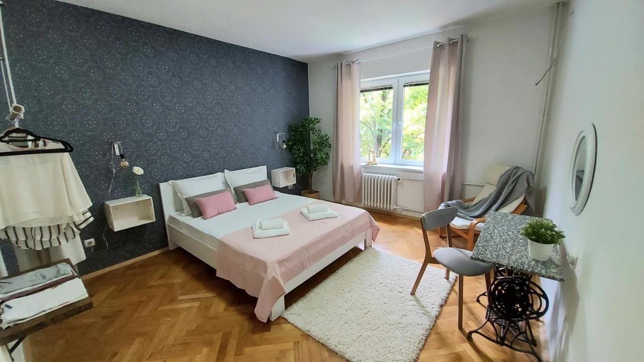 Inner City Two Bedroom Apartment Skopje Esterno foto